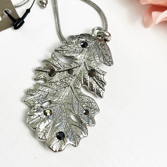 NEW Chico's Silver Leaf Adjustable Pendant Necklace - Picture 2 of 8